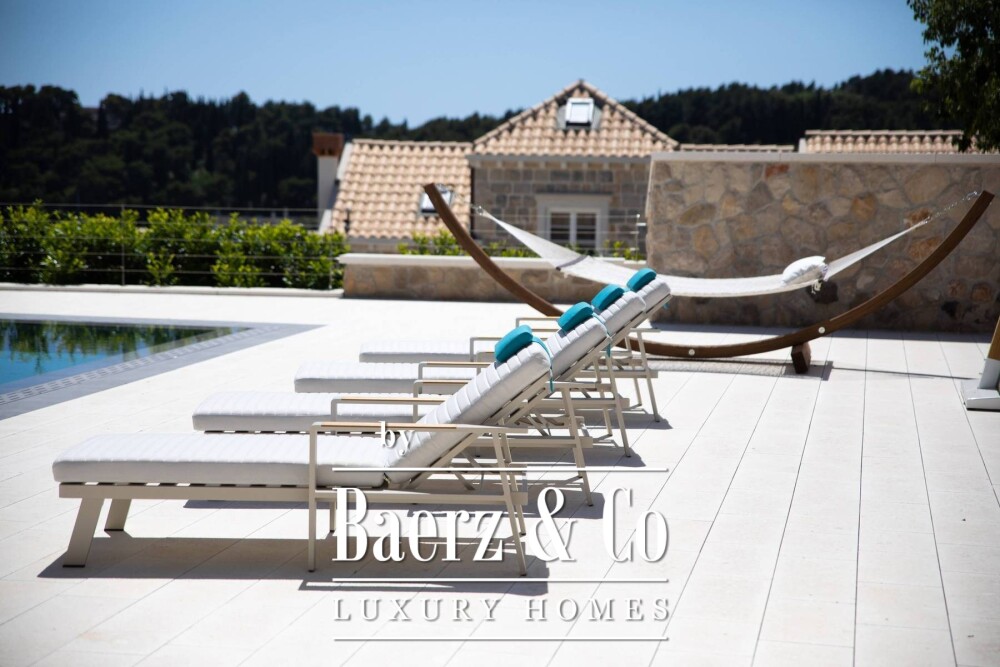 Cavtat, two villas in a unique location image
