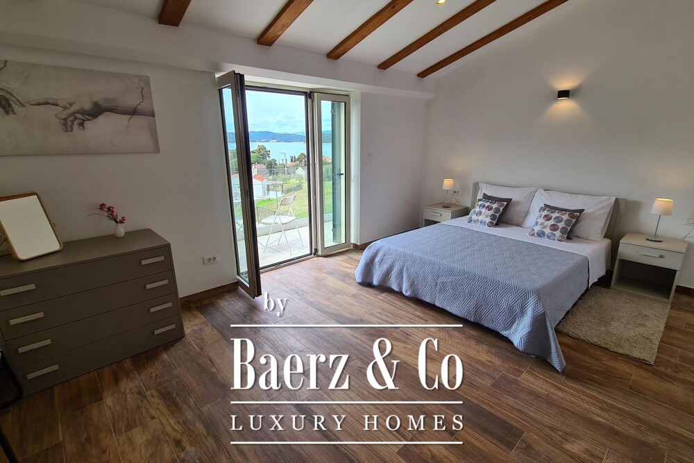 Lopud - A luxury stone villa for sale with a panoramic view of the sea and islands. image