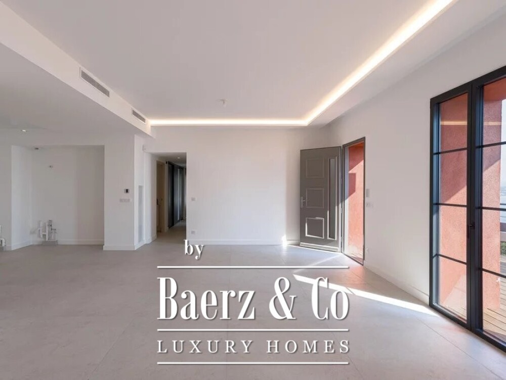 Superb NEW apartment with panoramic sea view image