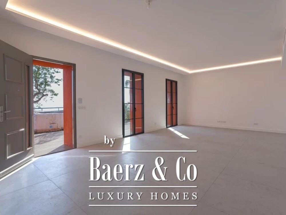 Superb NEW apartment with panoramic sea view image