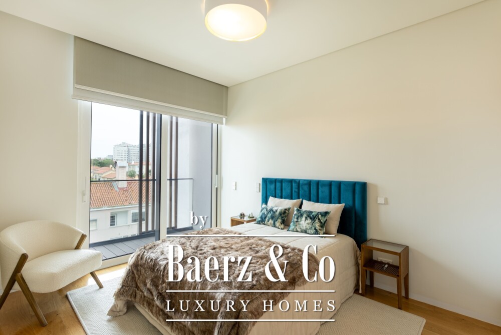 Luxury 4 bedroom duplex  penthouse in prime Lisbon location. image