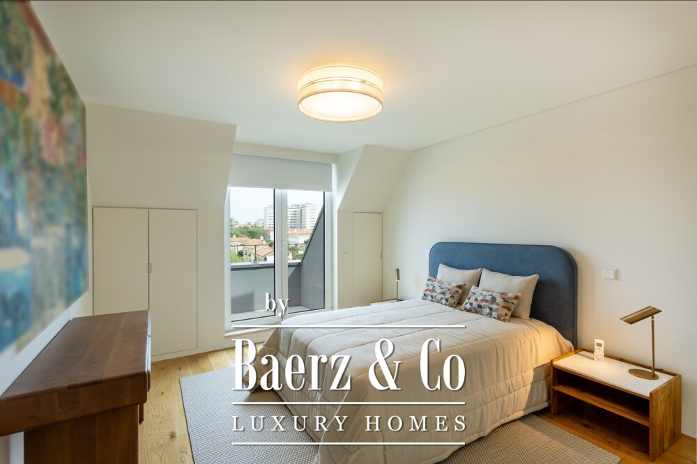 Luxury 4 bedroom duplex  penthouse in prime Lisbon location. image