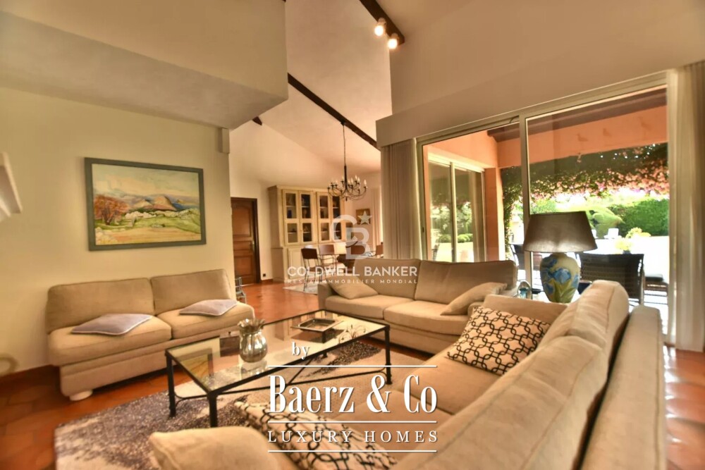 Beautiful Provençal villa at the foot of the village of Valbonne image