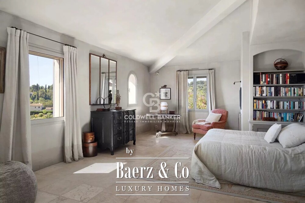 Provençal villa with panoramic Seaview image