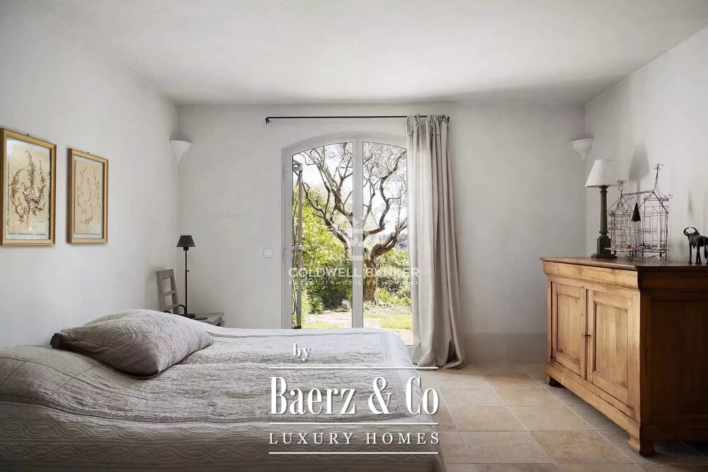 Provençal villa with panoramic Seaview image