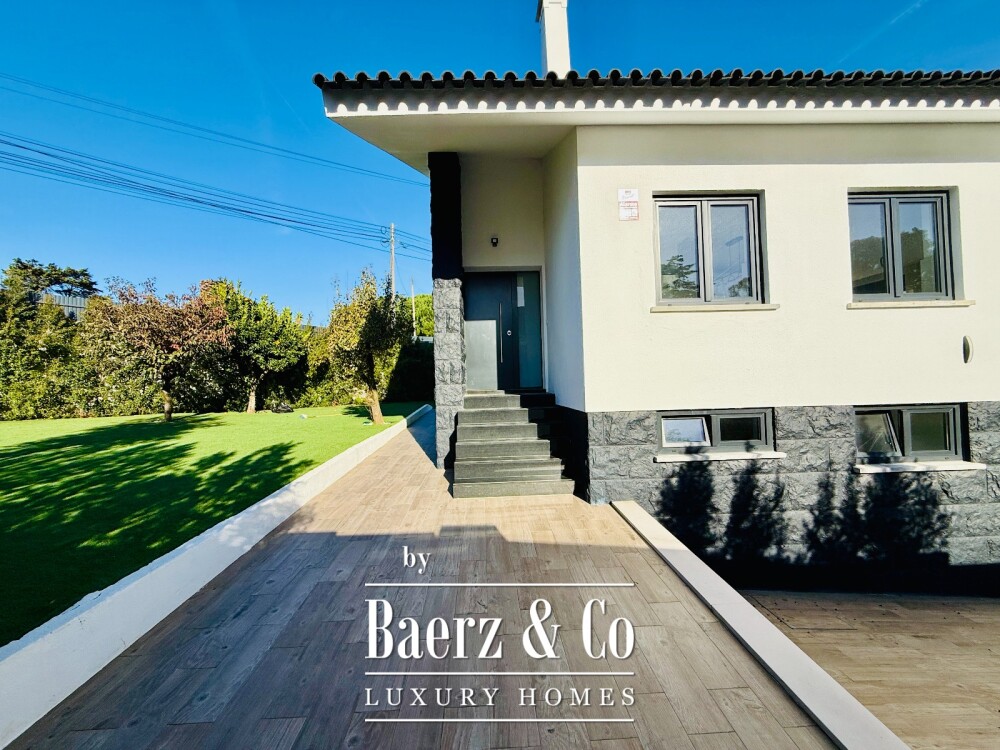4 bedroom house with heated swiming pool garden and garage in Sintra image