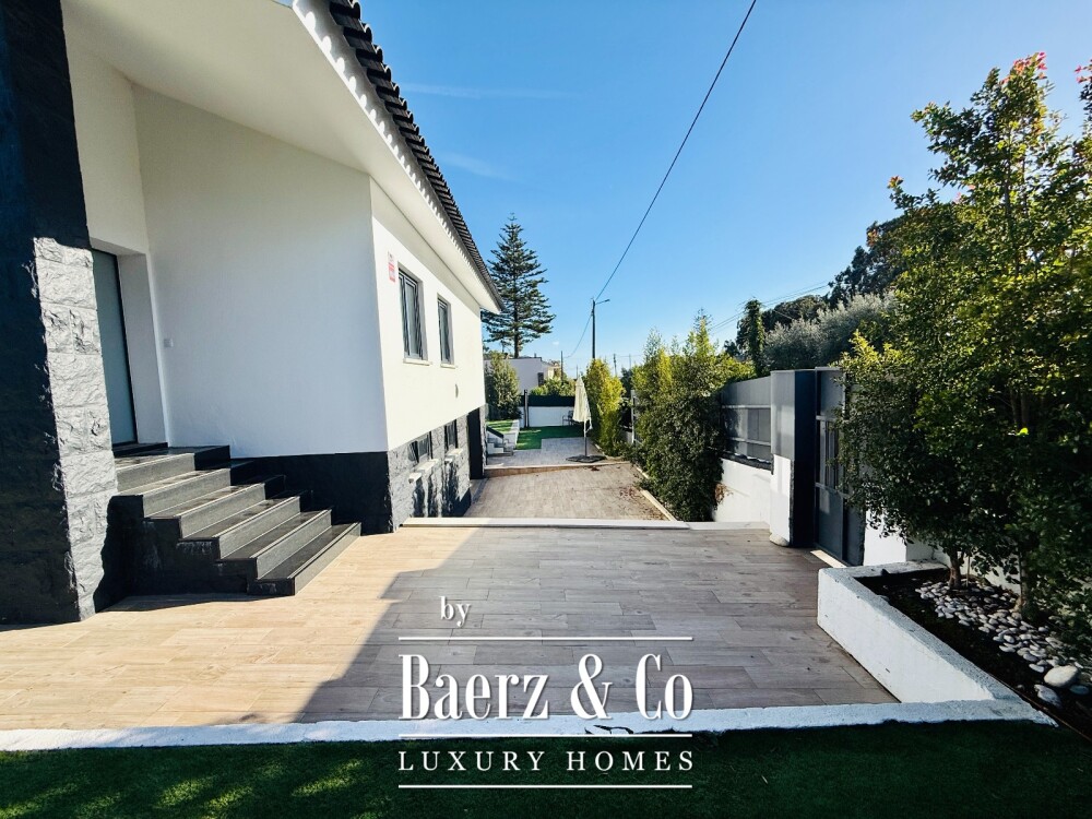 4 bedroom house with heated swiming pool garden and garage in Sintra image