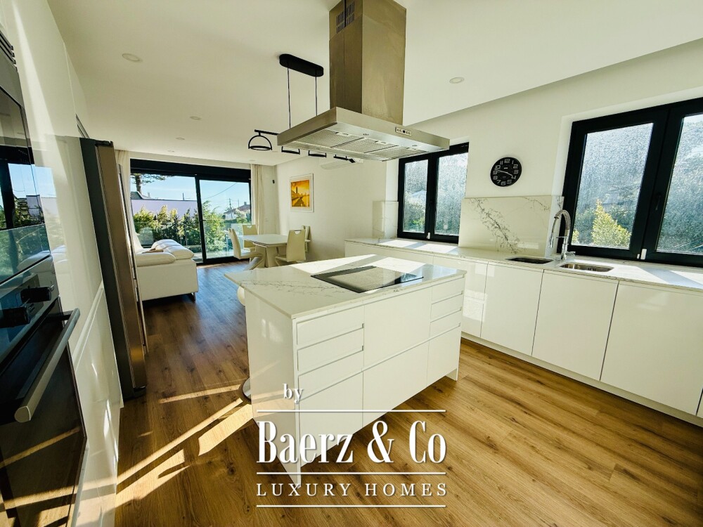 4 bedroom house with heated swiming pool garden and garage in Sintra image