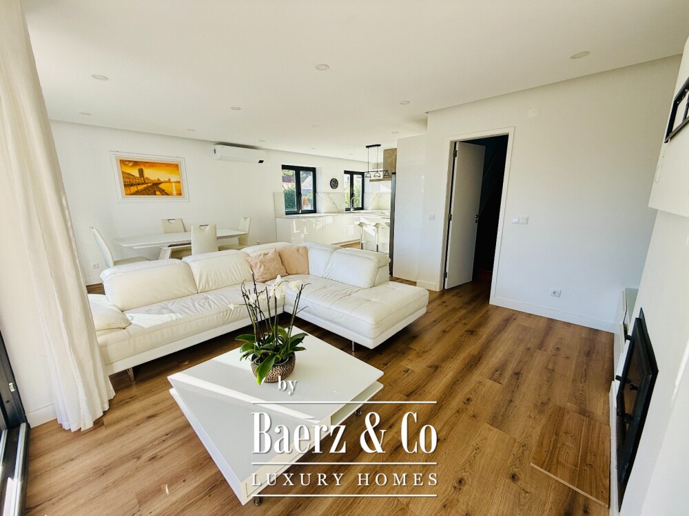 4 bedroom house with heated swiming pool garden and garage in Sintra image