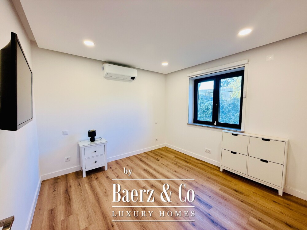 4 bedroom house with heated swiming pool garden and garage in Sintra image