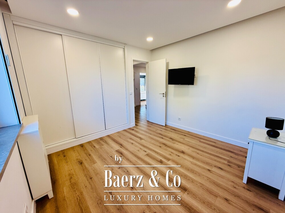 4 bedroom house with heated swiming pool garden and garage in Sintra image