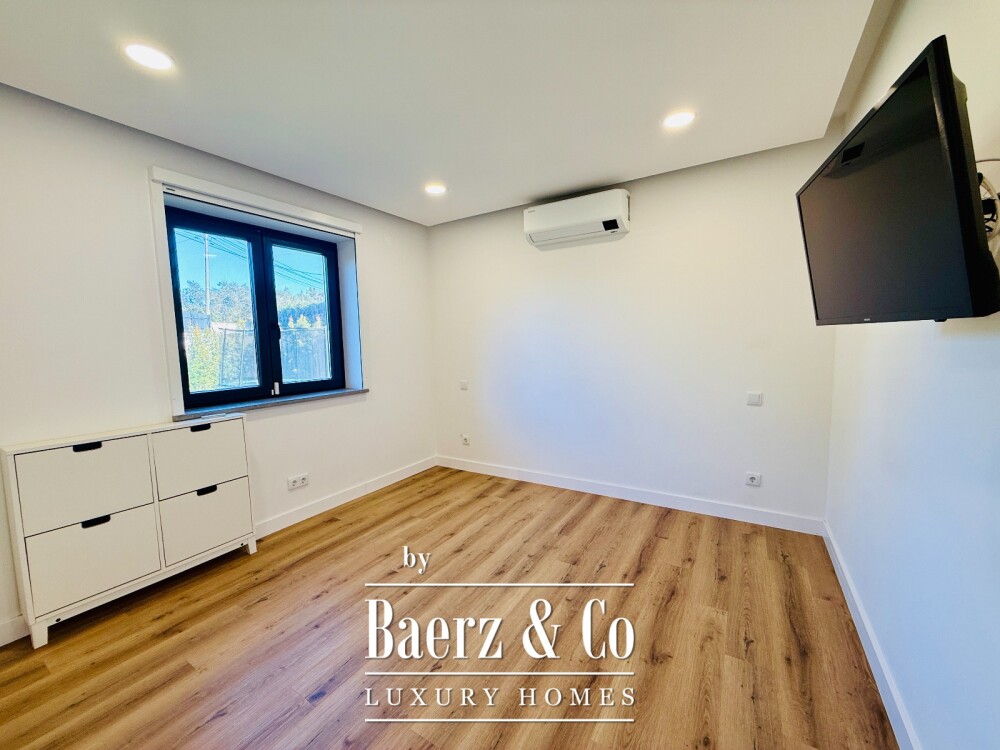 4 bedroom house with heated swiming pool garden and garage in Sintra image