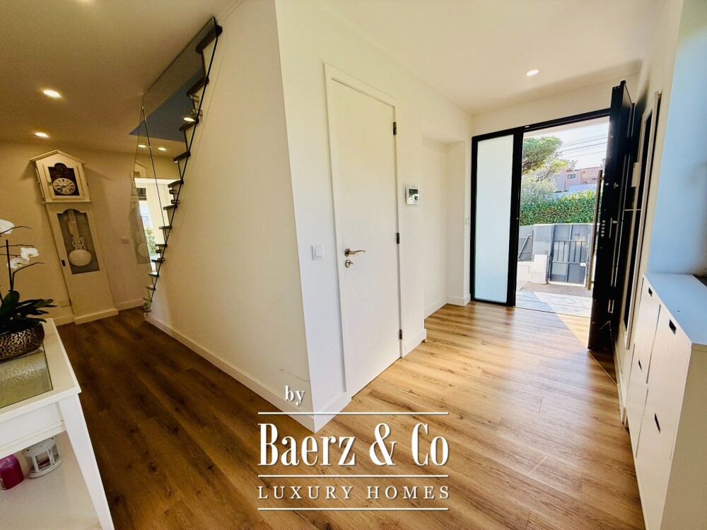 4 bedroom house with heated swiming pool garden and garage in Sintra image