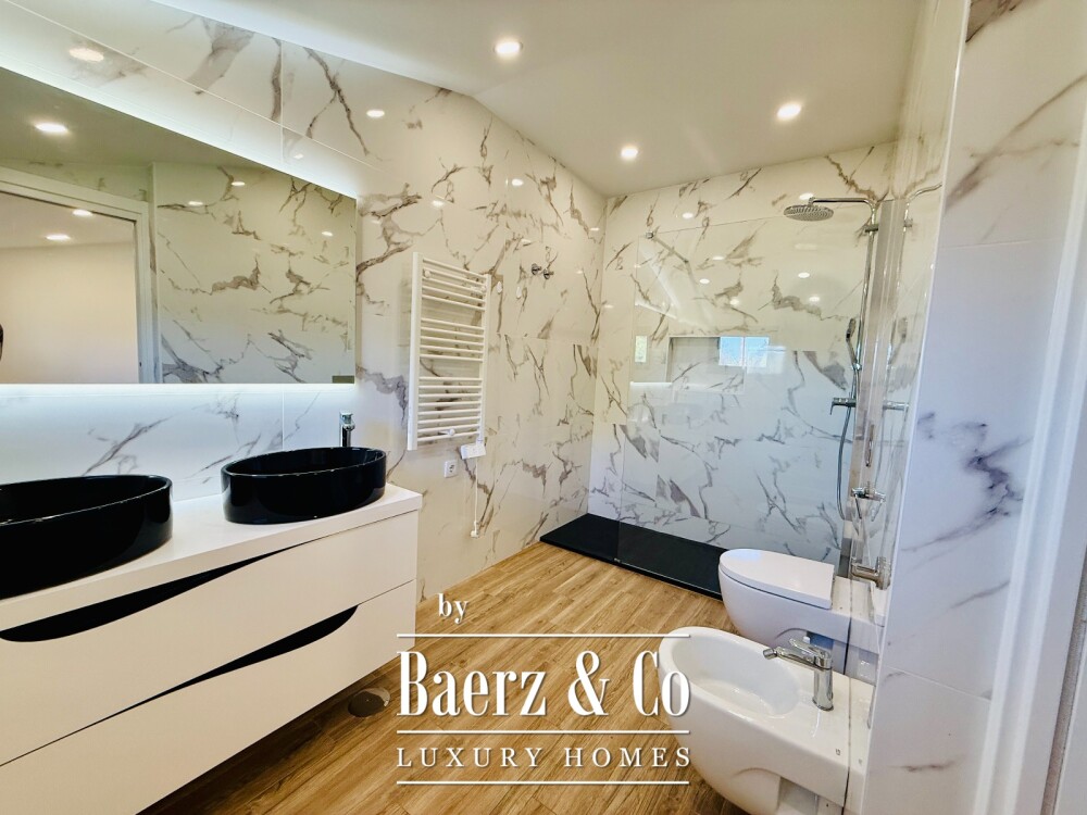 4 bedroom house with heated swiming pool garden and garage in Sintra image
