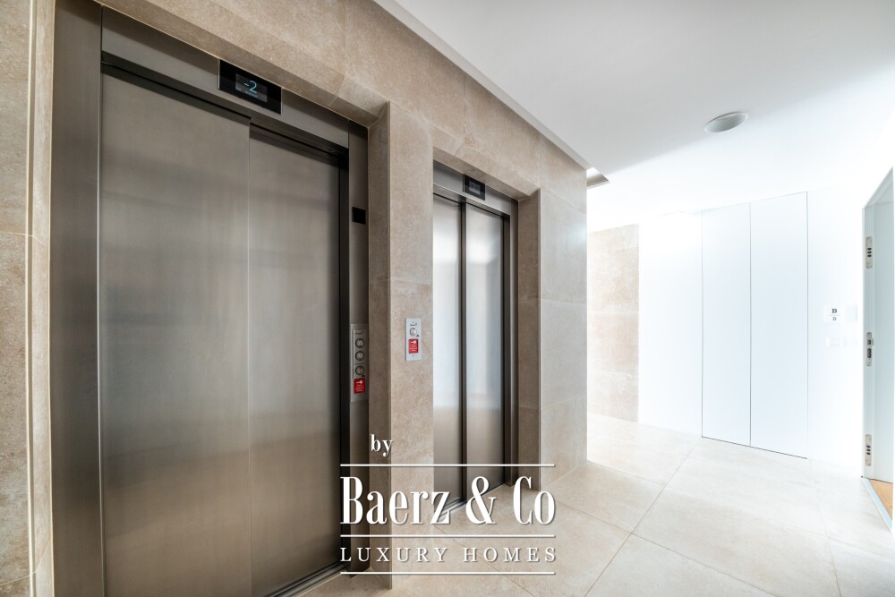 4 bedroom flat with private garden, in Carcavelos image
