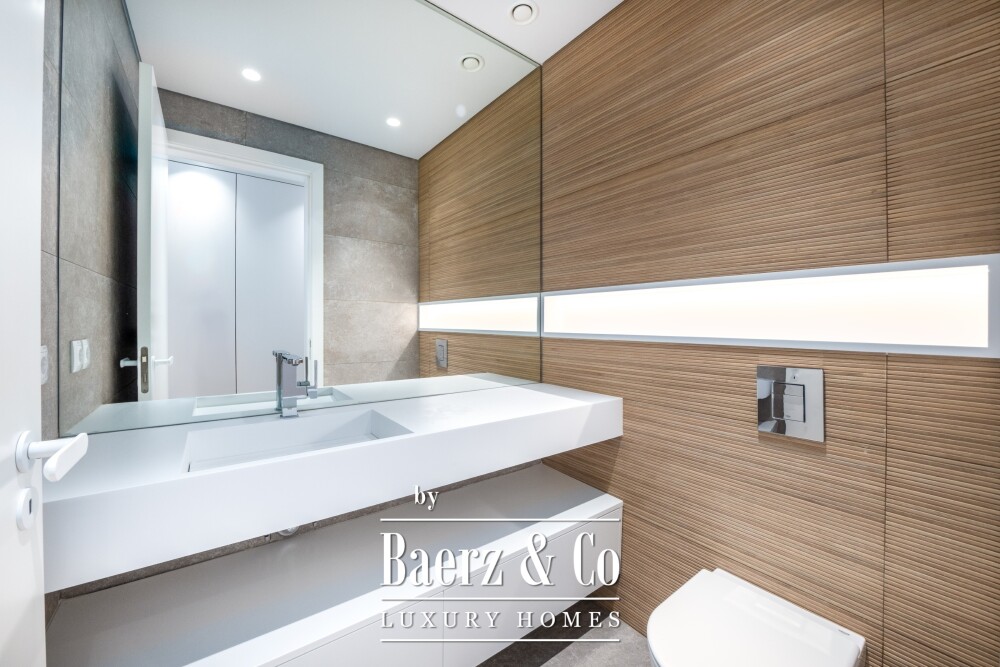4 bedroom flat with private garden, in Carcavelos image