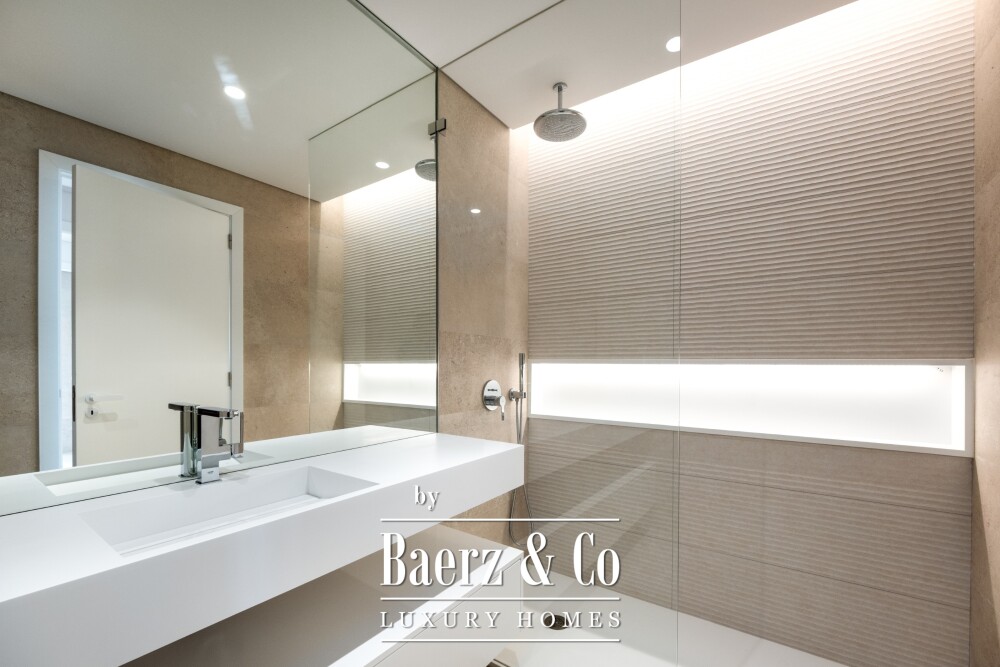 4 bedroom flat with private garden, in Carcavelos image