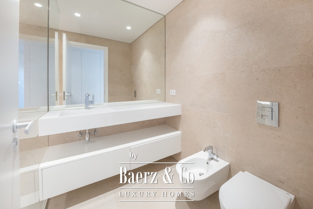 4 bedroom flat with private garden, in Carcavelos image