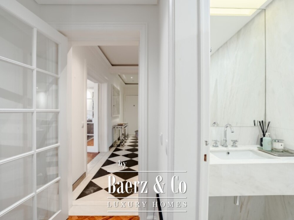 Apartment 4 Bedrooms +1 Sale Lisboa image