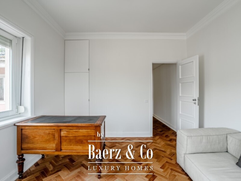Apartment 4 Bedrooms +1 Sale Lisboa image