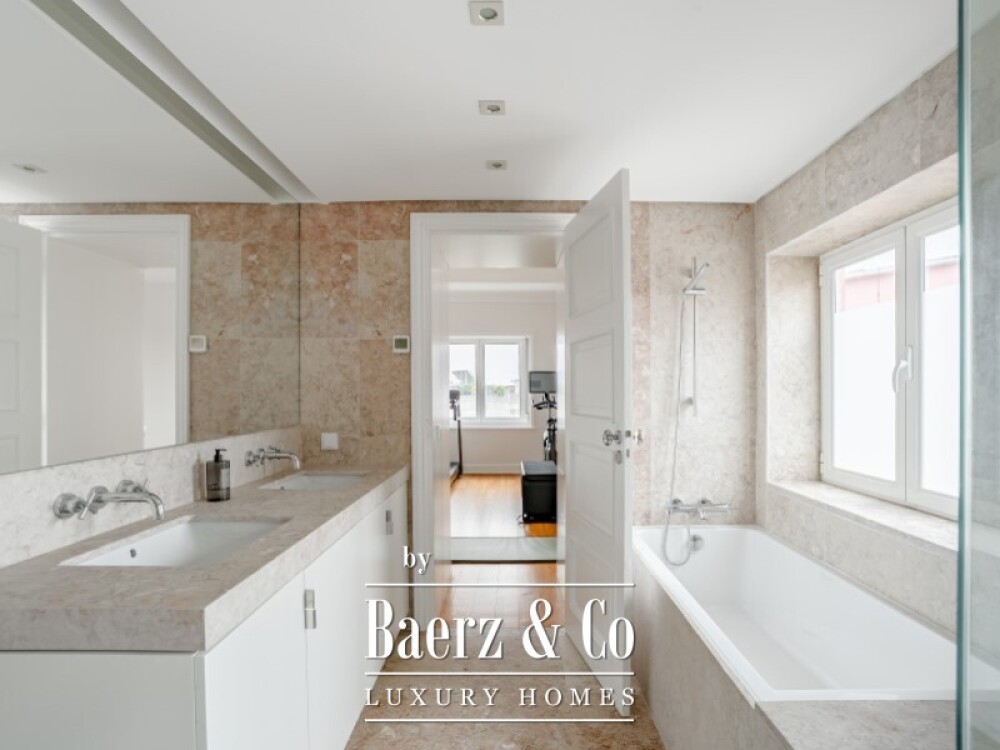 Apartment 4 Bedrooms +1 Sale Lisboa image