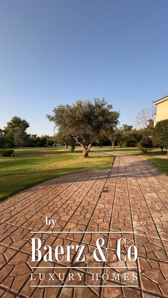 Exclusive Beachfront Estate with Three Independent Luxury Villas and Private Beach in Malakonta, Eretria image