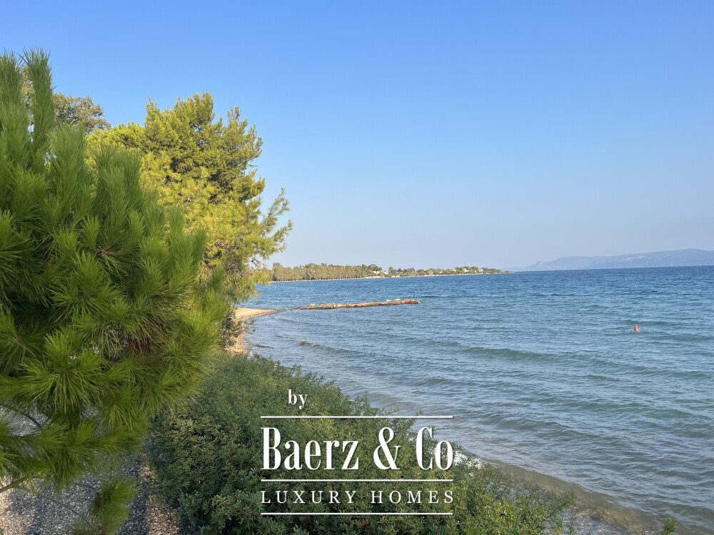 Exclusive Beachfront Estate with Three Independent Luxury Villas and Private Beach in Malakonta, Eretria image