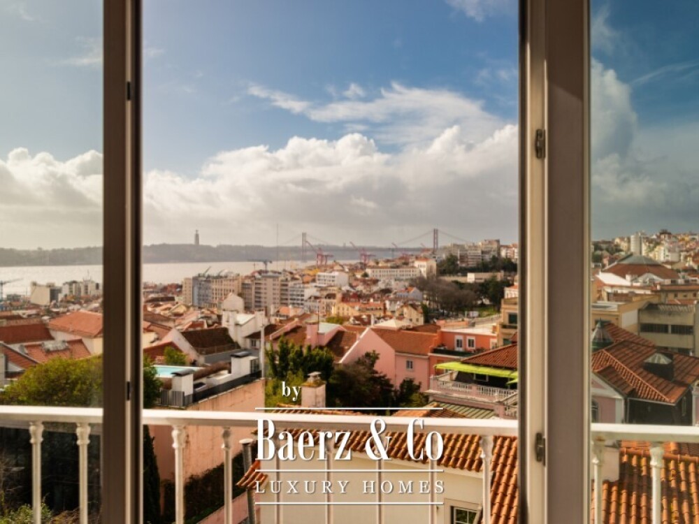 Discover this exceptional two-bedroom apartment in Príncipe Real, offering truly breathtaking views. image