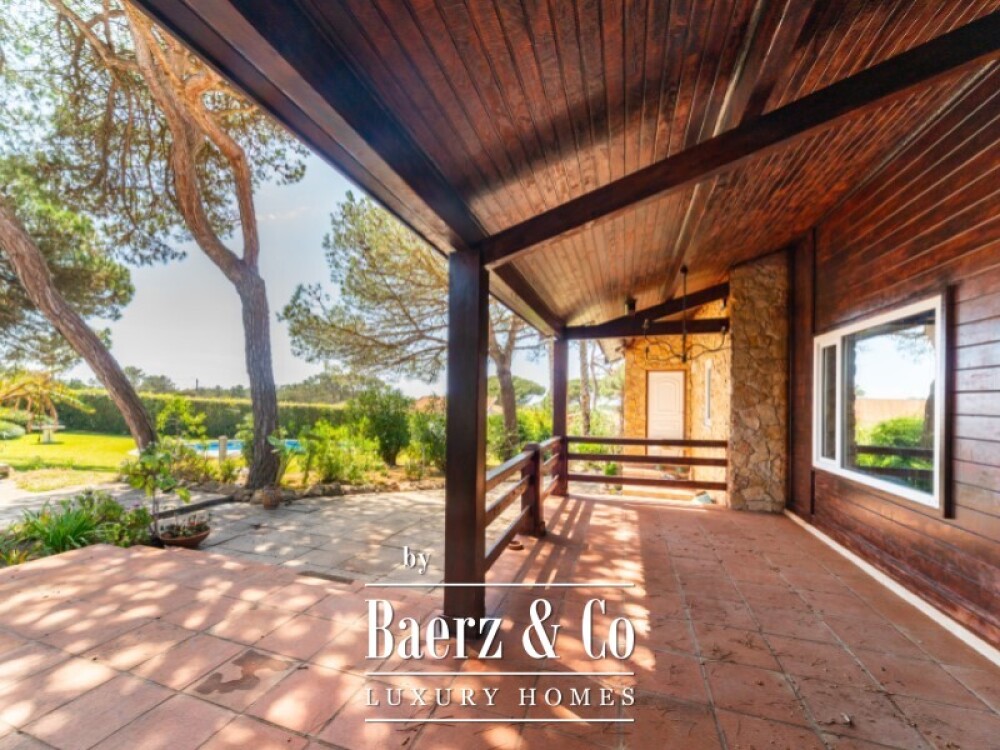 Single storey 3 bedroom villa with swimming pool, tennis court and plot of 5,320 sqm in Fontanelas, Sintra image