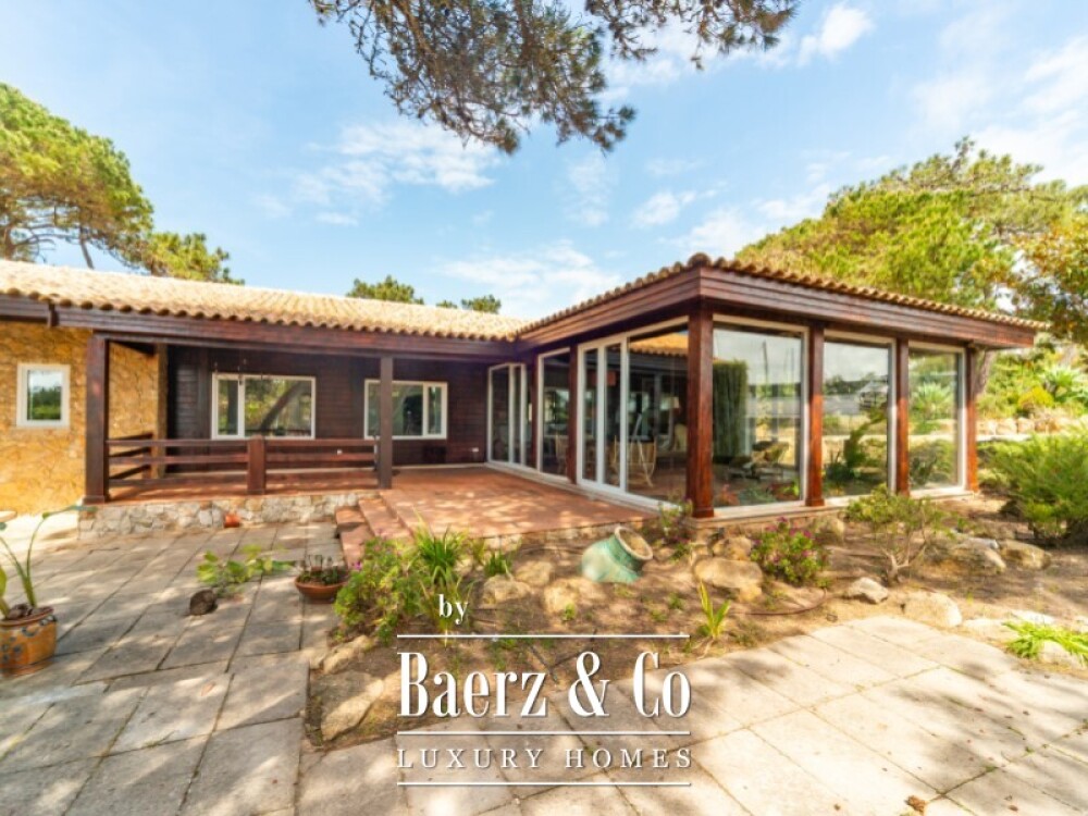 Single storey 3 bedroom villa with swimming pool, tennis court and plot of 5,320 sqm in Fontanelas, Sintra image
