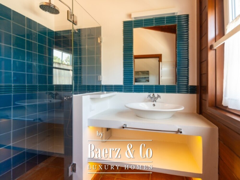 Single storey 3 bedroom villa with swimming pool, tennis court and plot of 5,320 sqm in Fontanelas, Sintra image