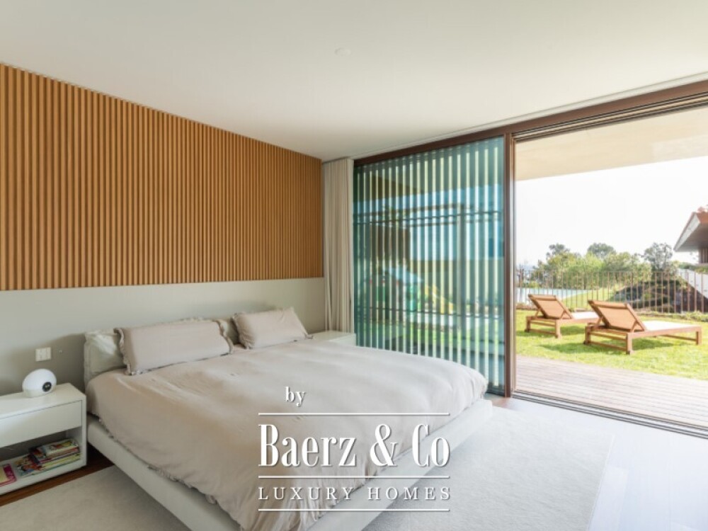 Luxurious Apartment with 3 Ensuite Bedrooms - Garden and Swimming Pool - Privileged Location - Sea View - Walking Distance from the beach - Gated community with 24/7 Security. image