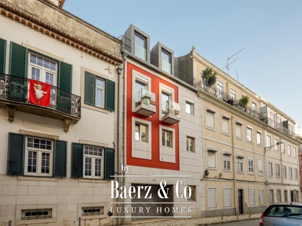 House 4 Bedrooms + 3 Sale Lisboa image