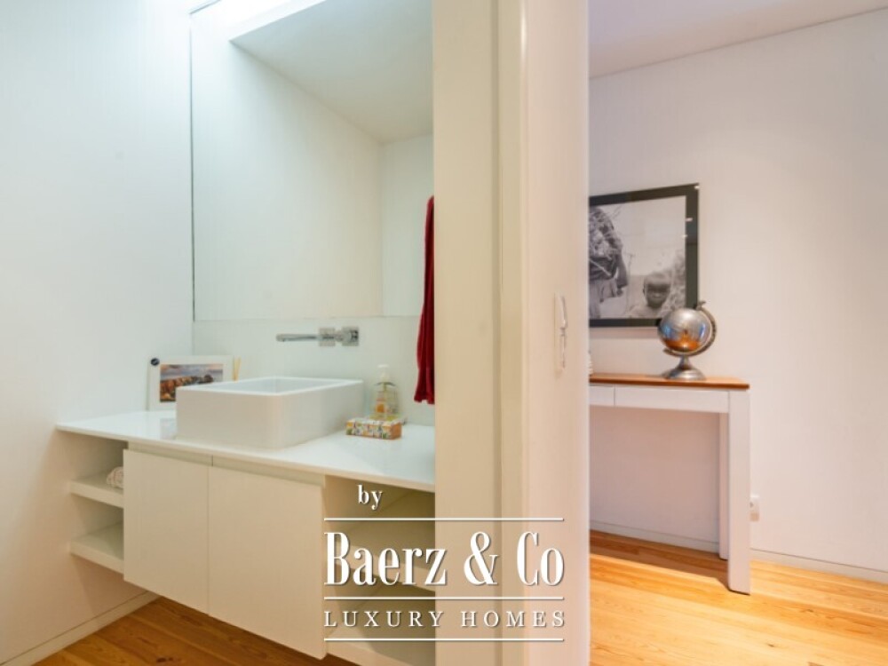 Luxury 2 Bedroom Apartment with Private Garden in Restelo, inserted in a condominium of excellence image