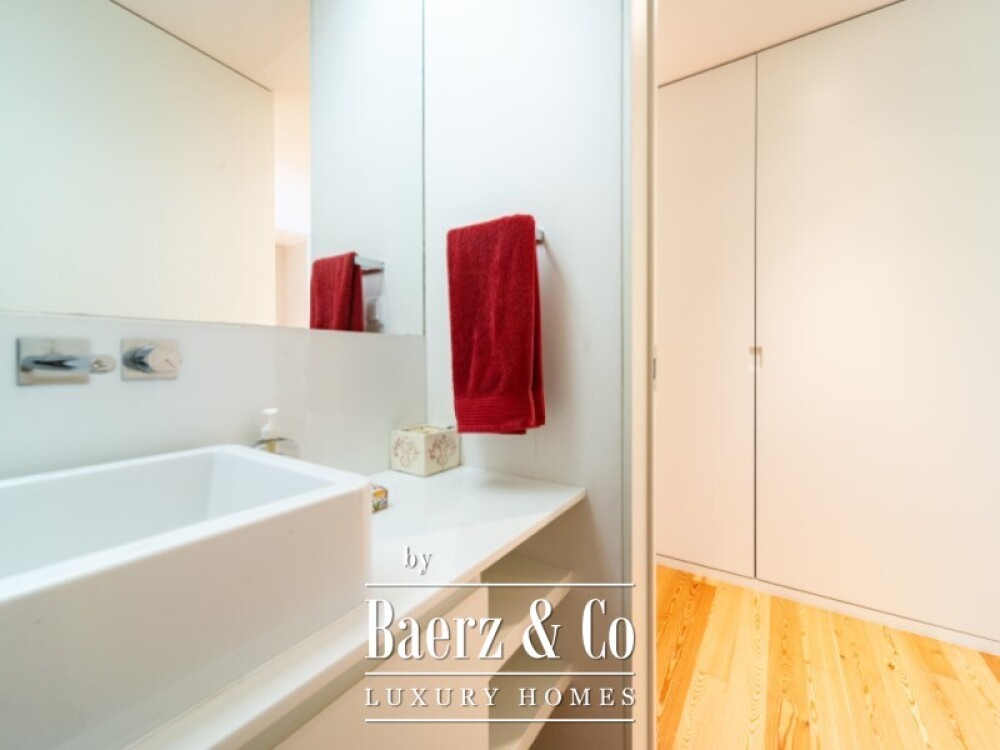 Luxury 2 Bedroom Apartment with Private Garden in Restelo, inserted in a condominium of excellence image