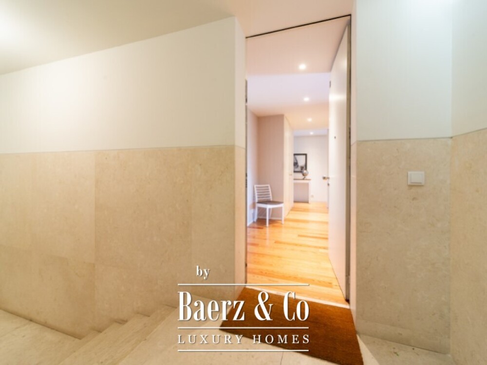 Luxury 2 Bedroom Apartment with Private Garden in Restelo, inserted in a condominium of excellence image