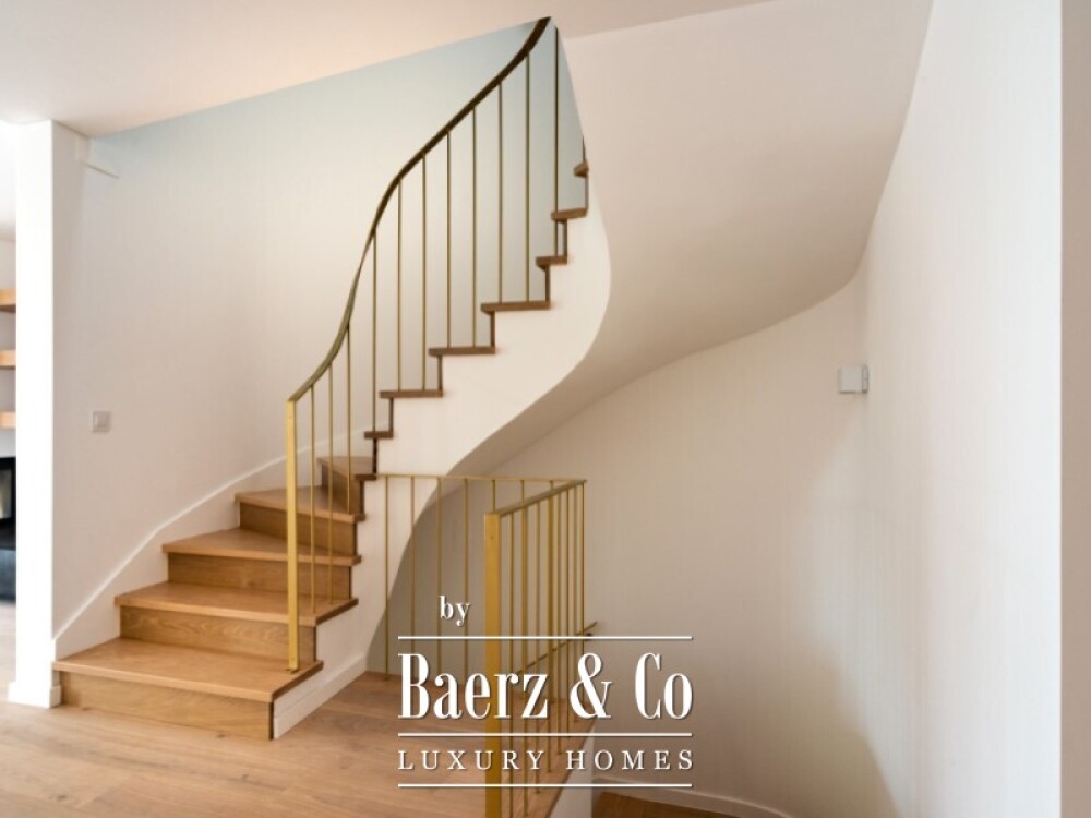 House T4 +1 in Monte Estoril image
