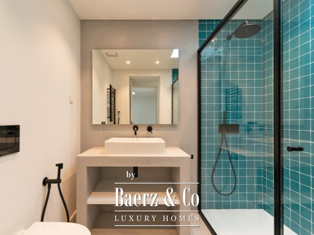 House T4 +1 in Monte Estoril image