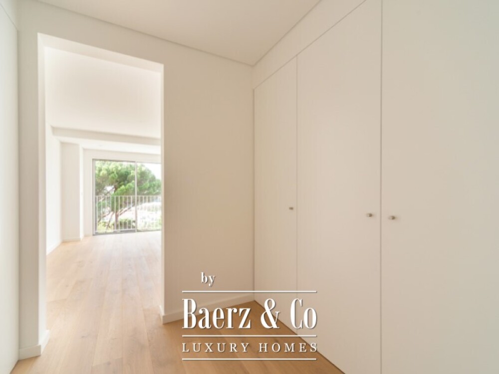 House T4 +1 in Monte Estoril image