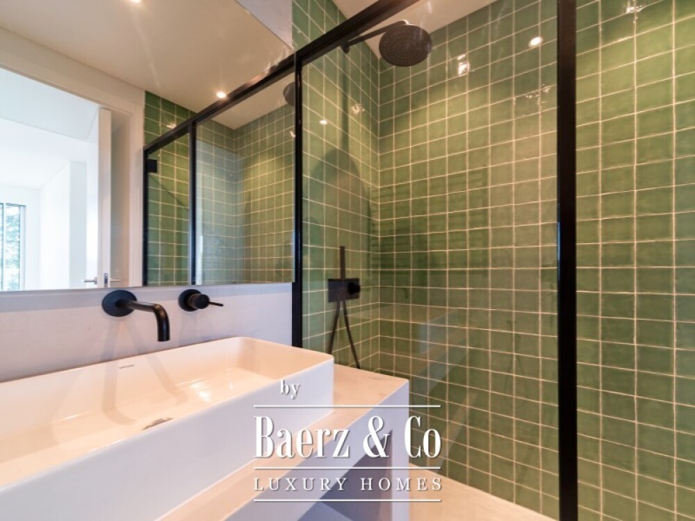 House T4 +1 in Monte Estoril image