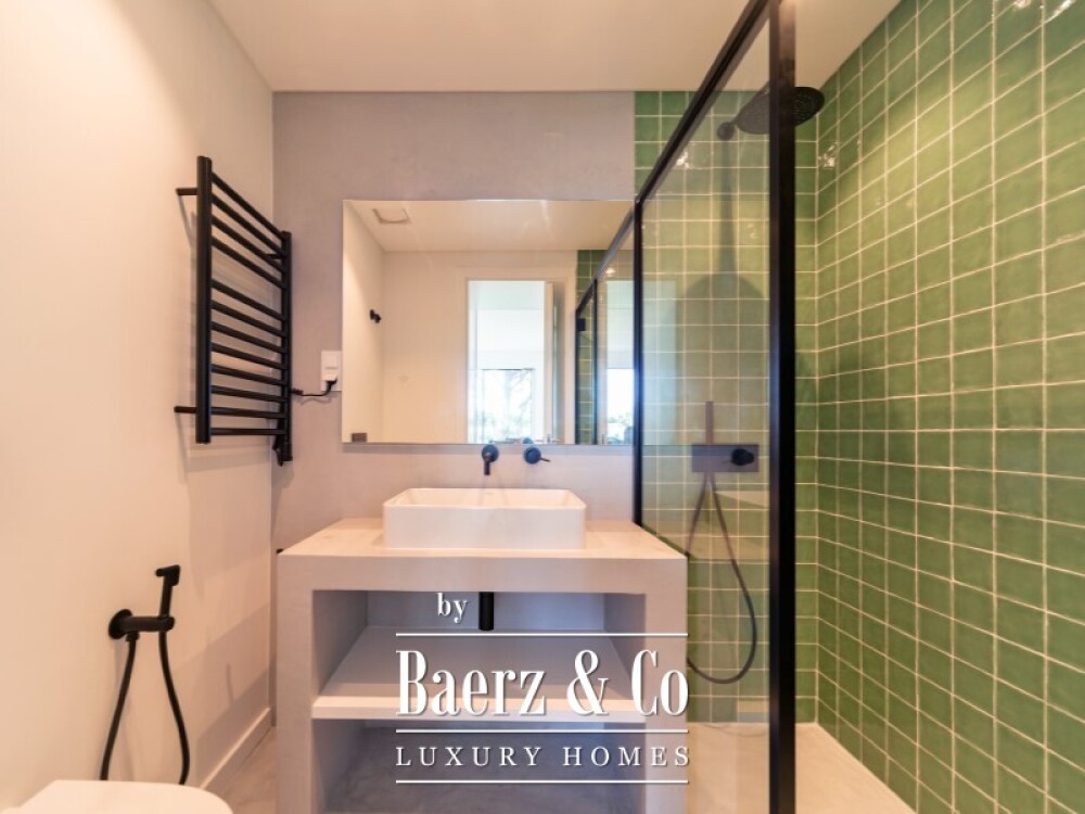 House T4 +1 in Monte Estoril image