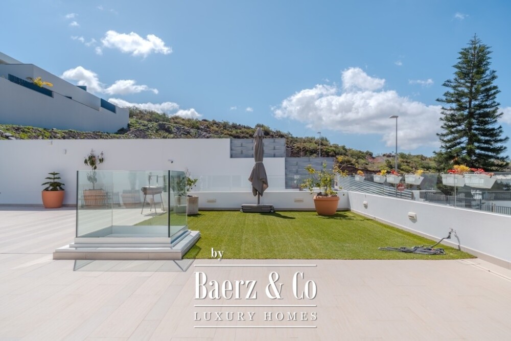 Spacious 5-bedroom villa in Roque del Conde, Tenerife image