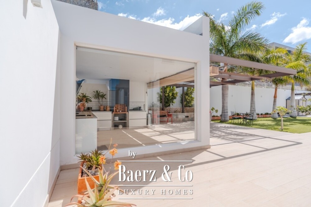 Spacious 5-bedroom villa in Roque del Conde, Tenerife image