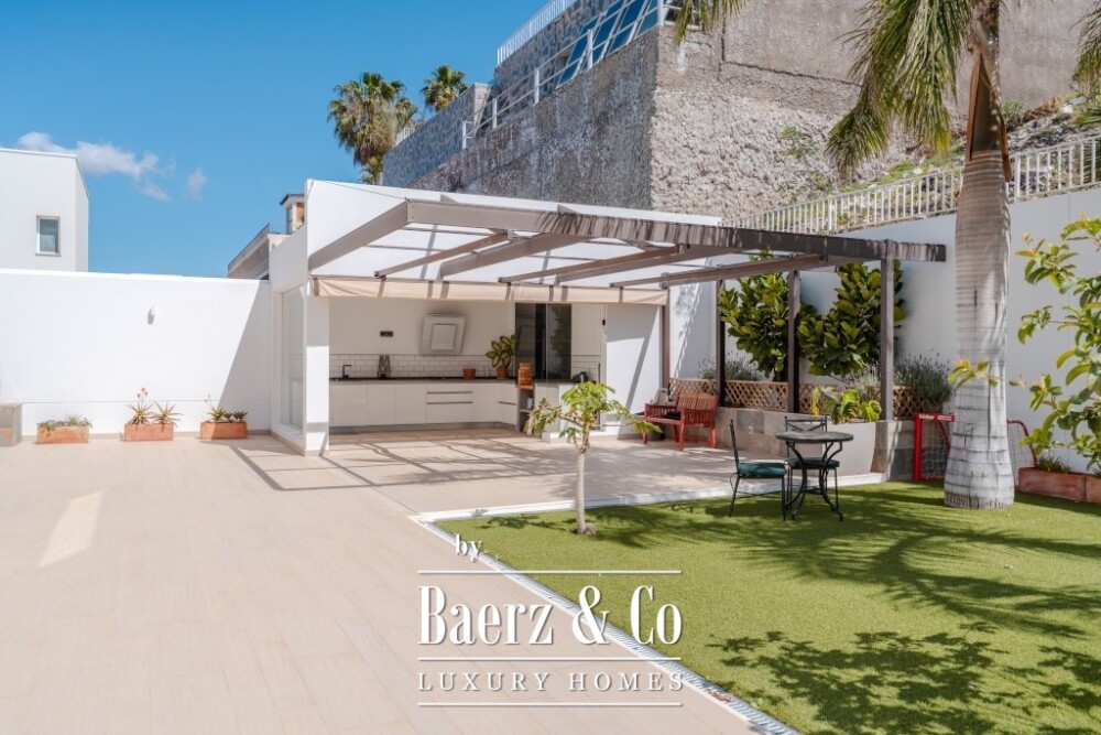 Spacious 5-bedroom villa in Roque del Conde, Tenerife image