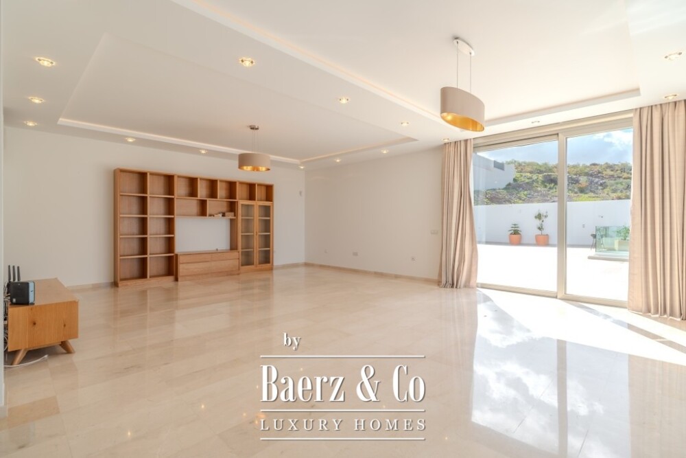 Spacious 5-bedroom villa in Roque del Conde, Tenerife image