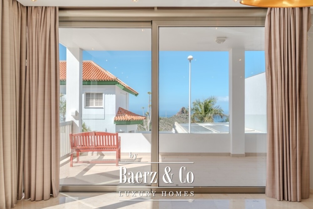 Spacious 5-bedroom villa in Roque del Conde, Tenerife image
