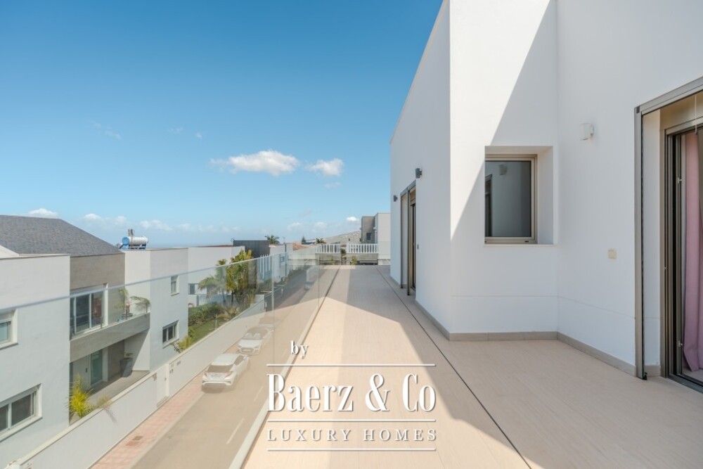 Spacious 5-bedroom villa in Roque del Conde, Tenerife image