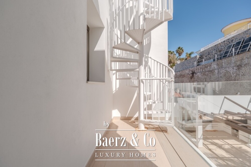 Spacious 5-bedroom villa in Roque del Conde, Tenerife image
