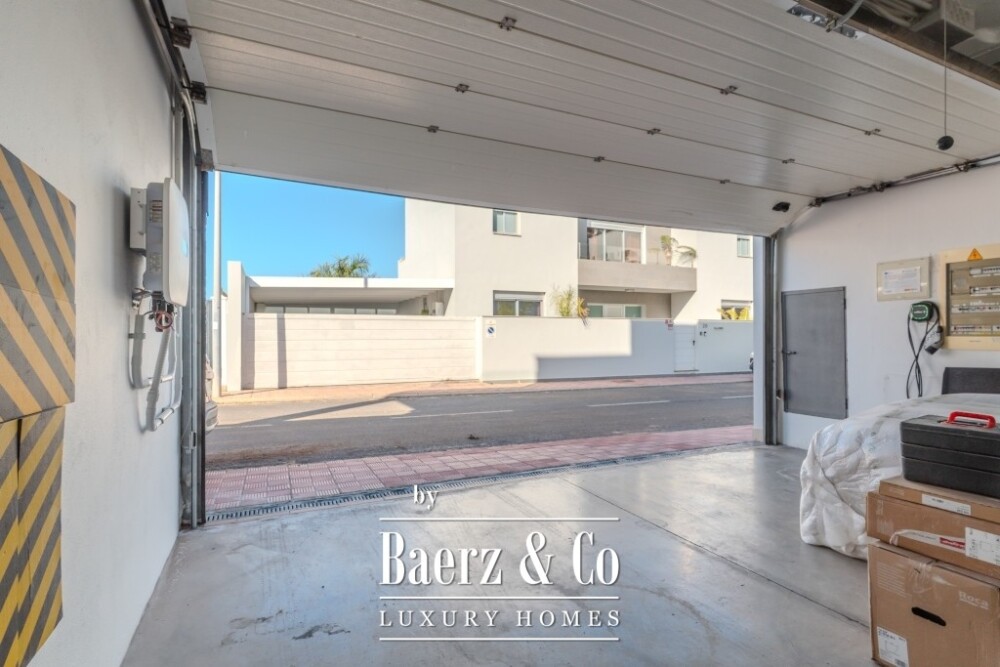 Spacious 5-bedroom villa in Roque del Conde, Tenerife image