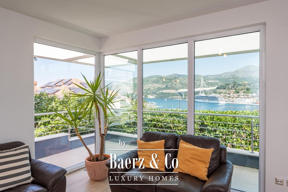 Dubrovnik, villa with a pool and panoramic view image